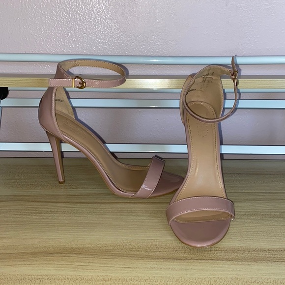 Heels - Picture 2 of 4